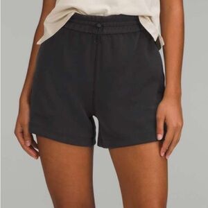 Lululemon Softstreme High-Rise Short 4" - Sz 14